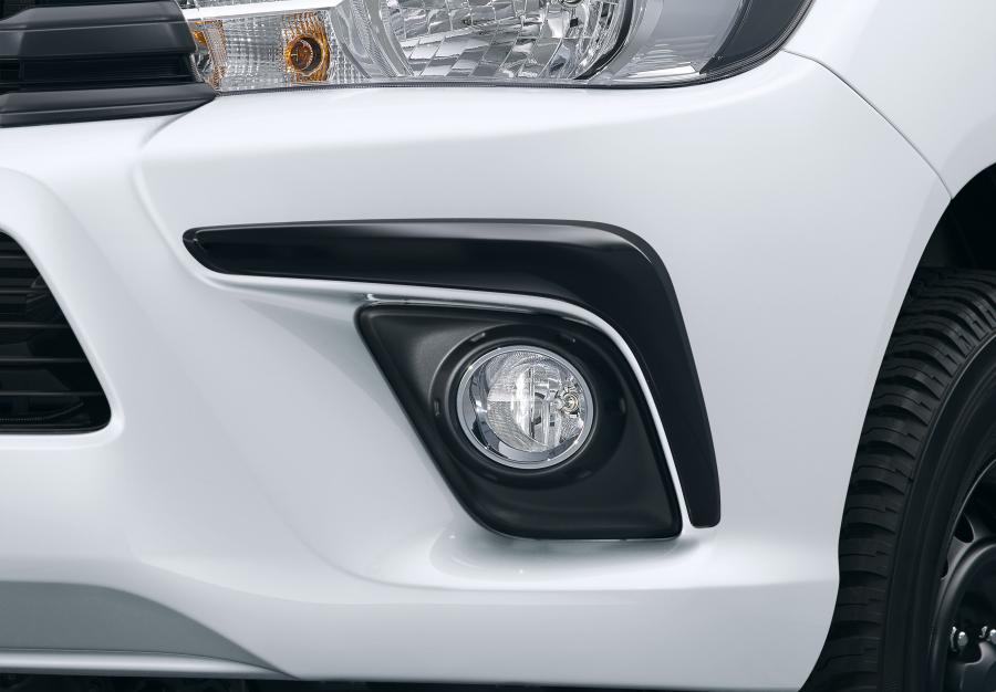 Детали экстерьера Toyota Hilux X Double Cab 2017 года  (JP) (фото 4 из 10)